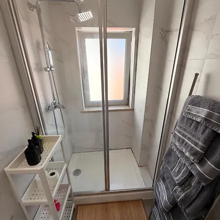 Sandowav - Modern Steps From The Apartamento Nazaré